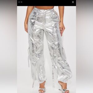 Mic drop metallic oversized cargo jogger silver